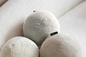 Poduszka dekoracyjna Ball w tkaninie Now Or Never 01